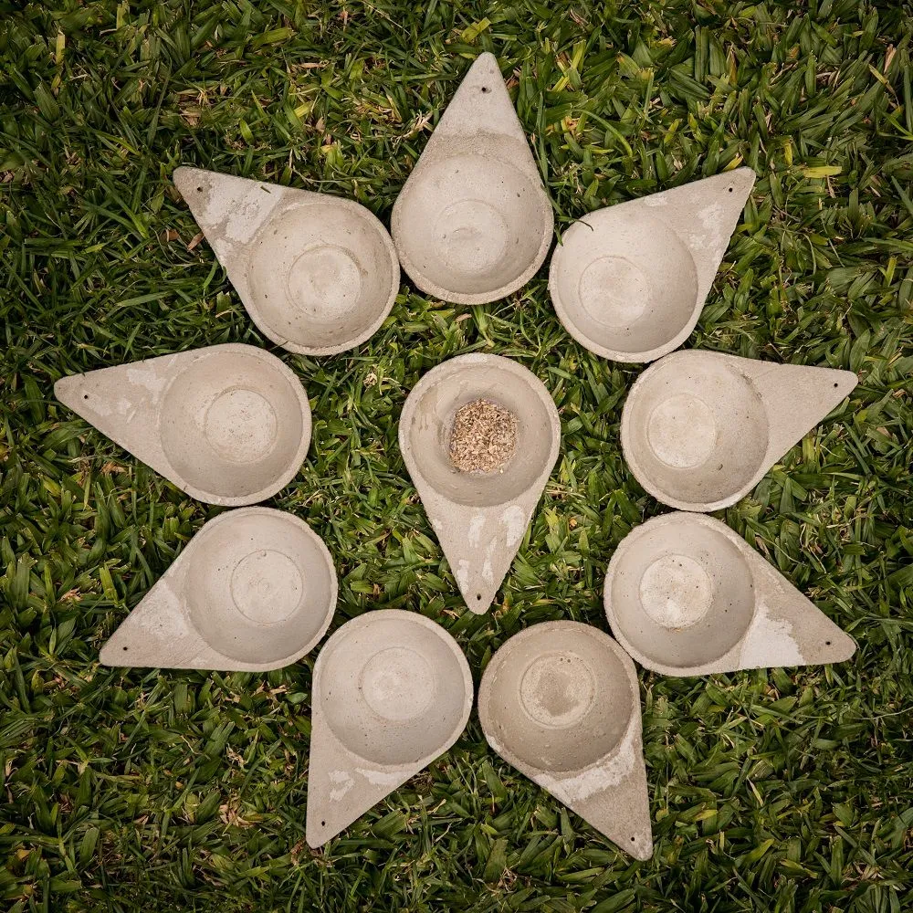 [009F] Cement Smudge Burner Triangular - Sagrada Madre